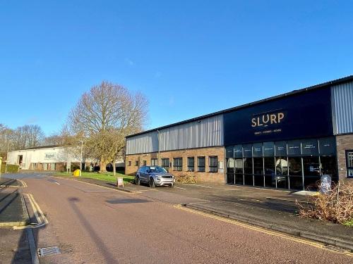 Unit 2 Riverside, Tramway Industrial Estate, Banbury, OX16
