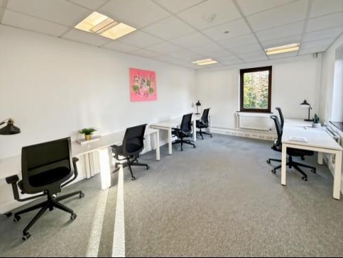 Regus, 1-2 Jewry Street, Crown Walk, Winchester, SO23