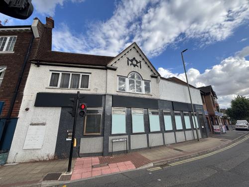 23 Old Woking Road, West Byfleet, KT14