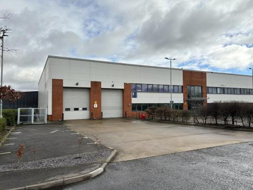 Unit 3, Links Industrial Estate, Popham Close, Hanworth, TW13