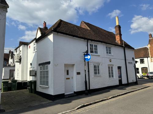 2 Church Street, Burnham, Slough, SL1