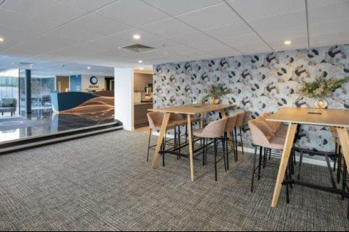 Abbey House, Arena Business Centre, 282 Farnborough Road, Farnborough, GU14