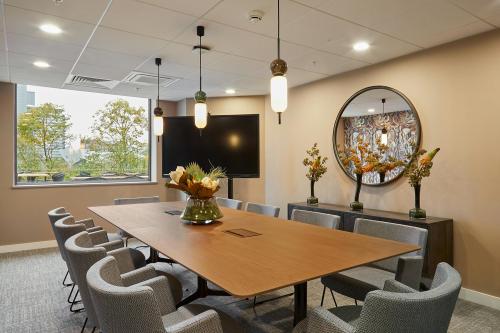 The Grosvenor, Arena Business Centre, Basing View, Basingstoke, RG21