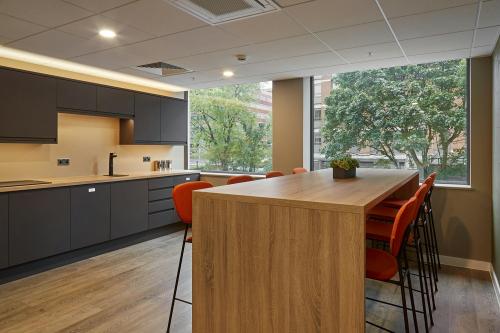 The Grosvenor, Arena Business Centre, Basing View, Basingstoke, RG21