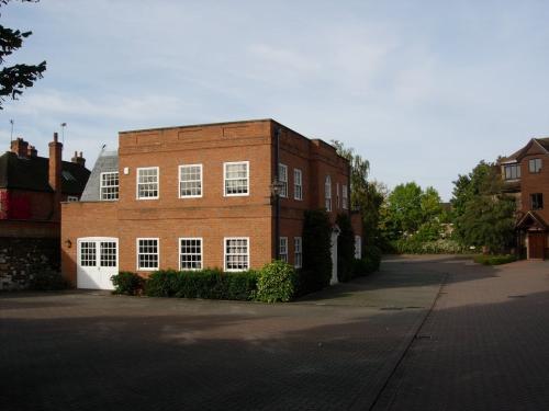 1 The Granary, Waverley Lane, Hones Yard, Farnham, GU9