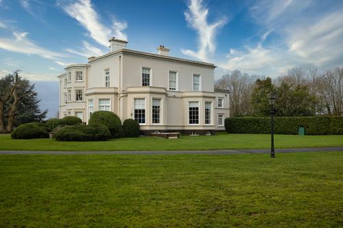Highlands House, Basingstoke Road, Spencers Wood, Reading, RG7