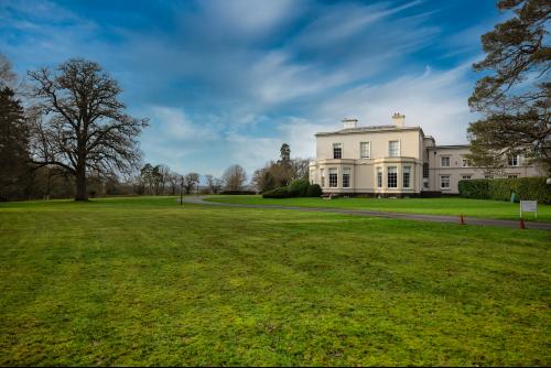 Highlands House, Basingstoke Road, Spencers Wood, Reading, RG7
