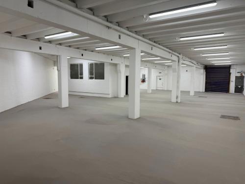 Unit 7, Menin Works Industrial Estate, Bond Road, Mitcham, CR4