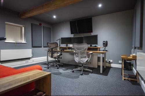 Unit 4, Charlton Business Park, Crudwell Road, Malmesbury, SN16