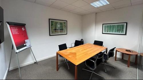 Unit 7, Fulham Business Exchange, Fulham, London, SW6