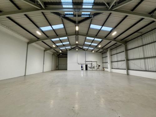 Unit 3 Caxton Park, Elm Farm Industrial Estate, Caxton Road, Bedford, MK41