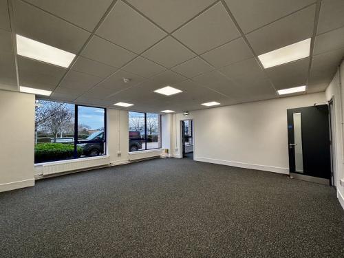 Unit 3 Caxton Park, Elm Farm Industrial Estate, Caxton Road, Bedford, MK41
