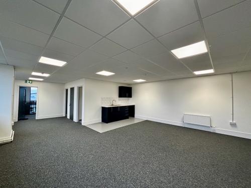 Unit 3 Caxton Park, Elm Farm Industrial Estate, Caxton Road, Bedford, MK41