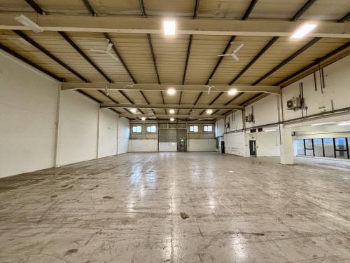 Unit 4, Airport Executive Park, President Way, Luton, LU2
