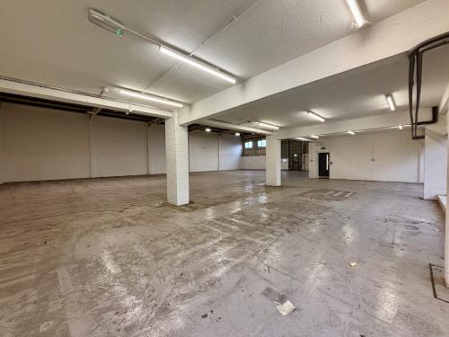 Unit 4, Airport Executive Park, President Way, Luton, LU2
