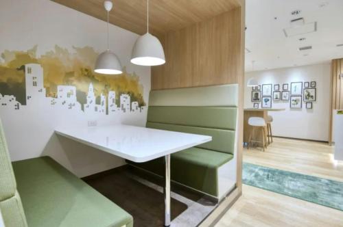 Regus House, Chester Business Park, Herons Way, Caer, CH4
