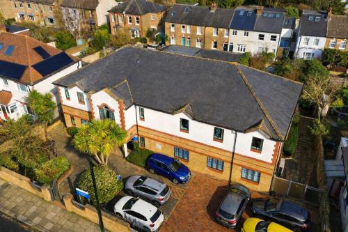 The Maddison Centre, 140 Church Road, Teddington, TW11