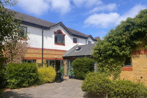 The Maddison Centre, 140 Church Road, Teddington, TW11