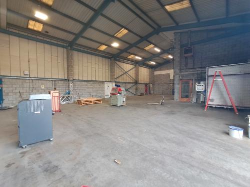 Unit 11 Willow Centre, Willow Lane Industrial Estate, Mitcham, CR4