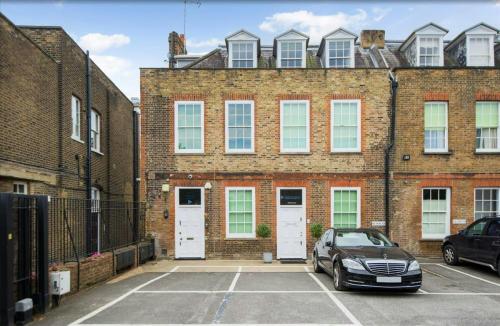 Fountain House, Holbrooke Place, Richmond, TW10