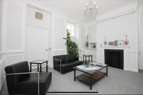 Fountain House, Holbrooke Place, Richmond, TW10
