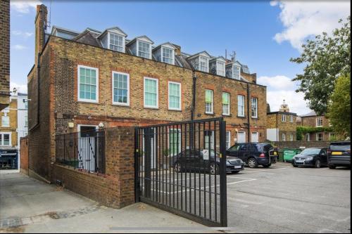 Fountain House, Holbrooke Place, Richmond, TW10