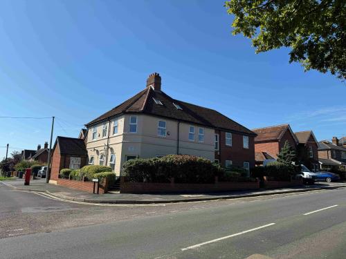 Flats 1, 2, 3&6 Avenue Court, The Avenue, Bishops Waltham, Southampton, SO32