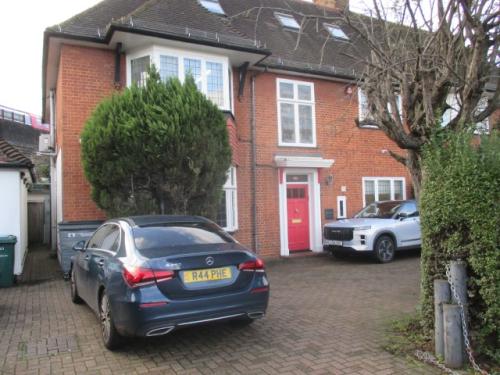 923 Finchley Road, Golders Green, London, NW11