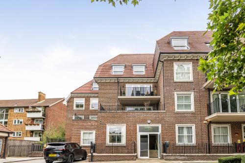 1060 High Road, Whetstone, London, N20
