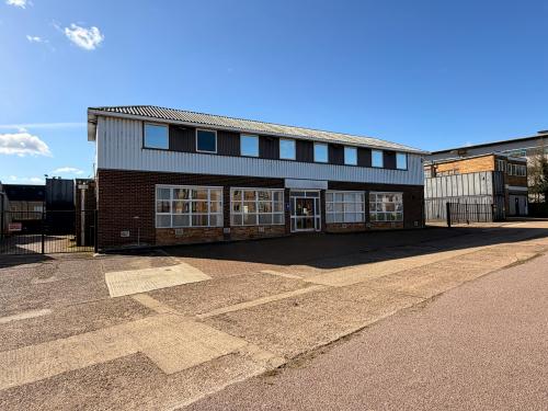 3, Hill Farm Avenue Industrial Estate, Hill Farm Avenue, Watford, WD25