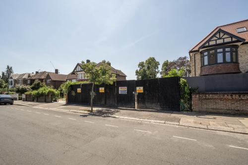 Creswick Road, Acton, London, W3