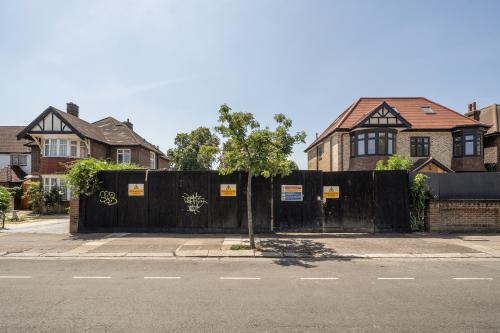 Creswick Road, Acton, London, W3