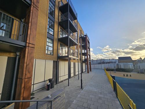 Retail Units 1&2, Cable Wharf, Henley Approach, Gravesend, DA11