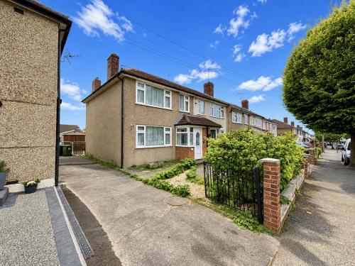 37 Rosebank Avenue, Hornchurch, RM12