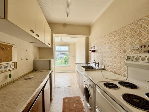 37 Rosebank Avenue, Hornchurch, RM12