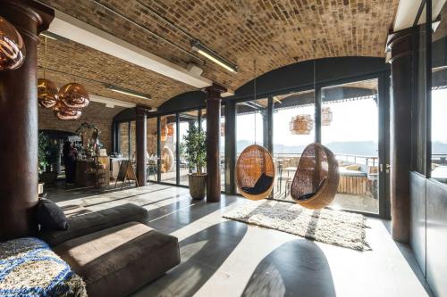 Metropolitan Wharf, Wapping, London, E1W