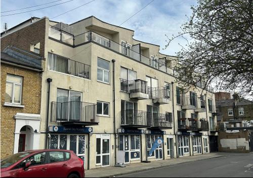4 Robert Court, Sternhall Lane, Peckham, London, SE15
