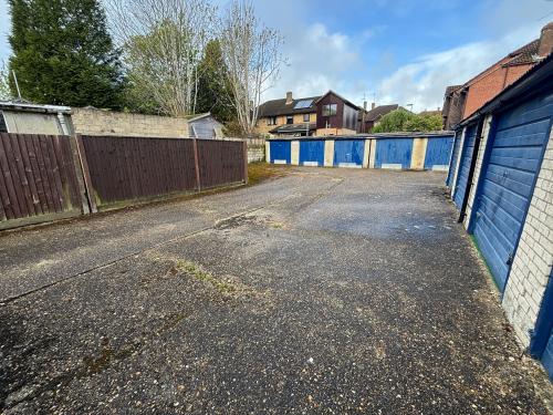 Garages, Roselands Gardens, Southampton, SO17