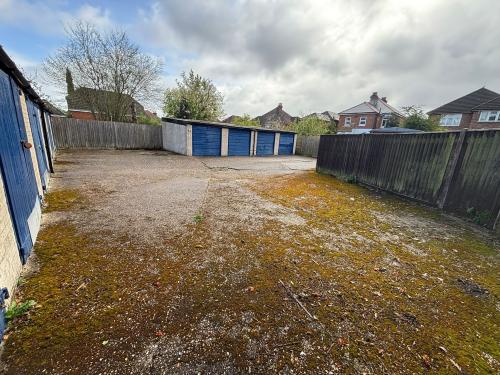 Garages, Roselands Gardens, Southampton, SO17
