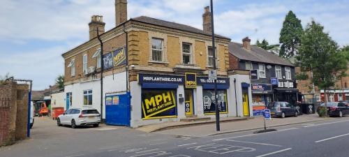 120 Hertford Road, Enfield, EN3