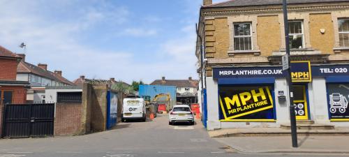 120 Hertford Road, Enfield, EN3