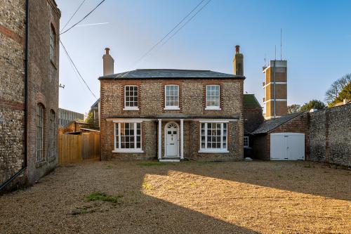 North Lodge, 15 Northgate, Chichester, PO19