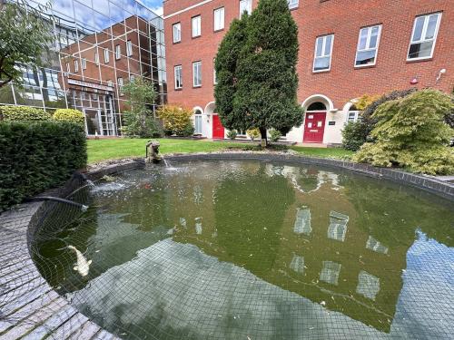 4 DVS House, Spring Villa Park, Edgware, HA8