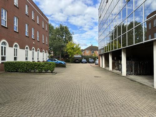 4 DVS House, Spring Villa Park, Edgware, HA8