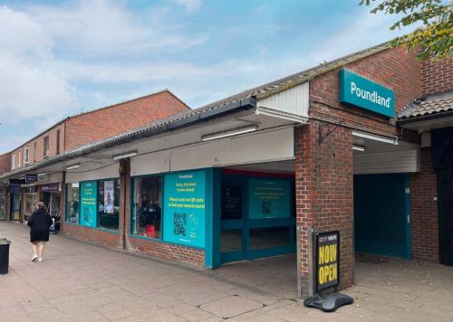 Unit SU3, Rainham Shopping Centre, Rainham, ME8