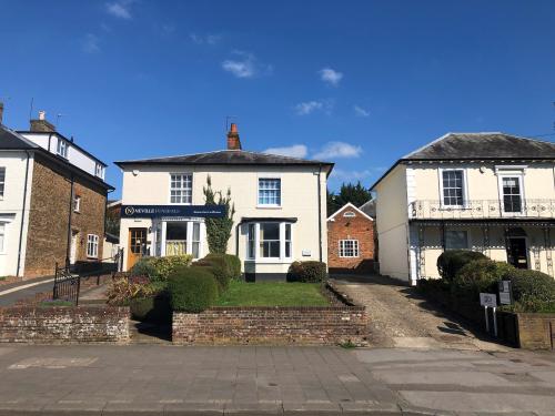 77 Marlowes, Hemel Hempstead, HP1