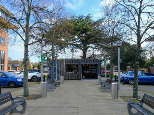 2 London Square, Cross Lanes, Guildford, GU1