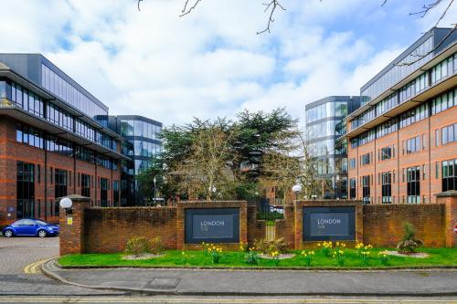 3 London Square, Cross Lanes, Guildford, GU1