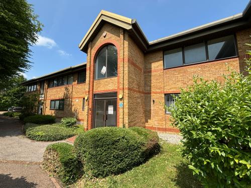 Unit 2, A1(M) Business Centre, Dixons Hill Road, Welham Green, AL9