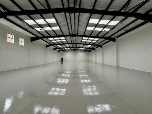 Unit 8, Walter Lawrence Trading Estate, Brewers Hill Road, Dunstable, LU6